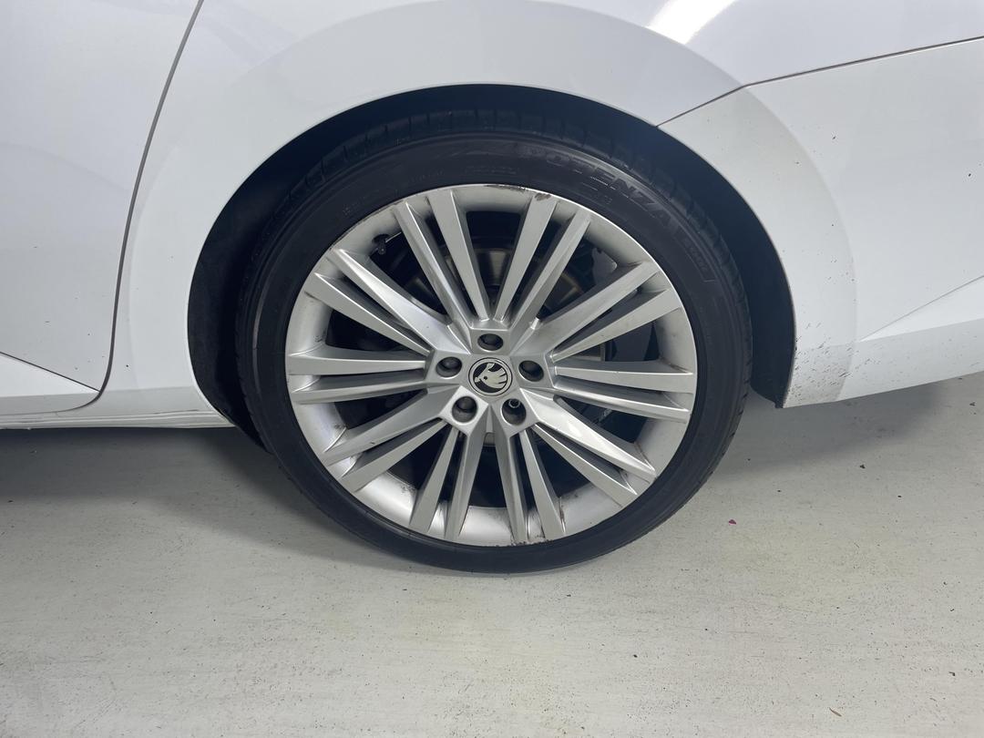 Photo '11' of Skoda Superb