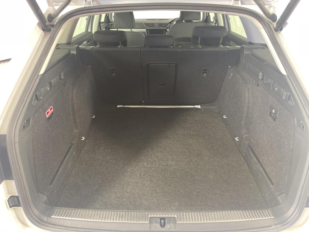 Photo '14' of Skoda Superb