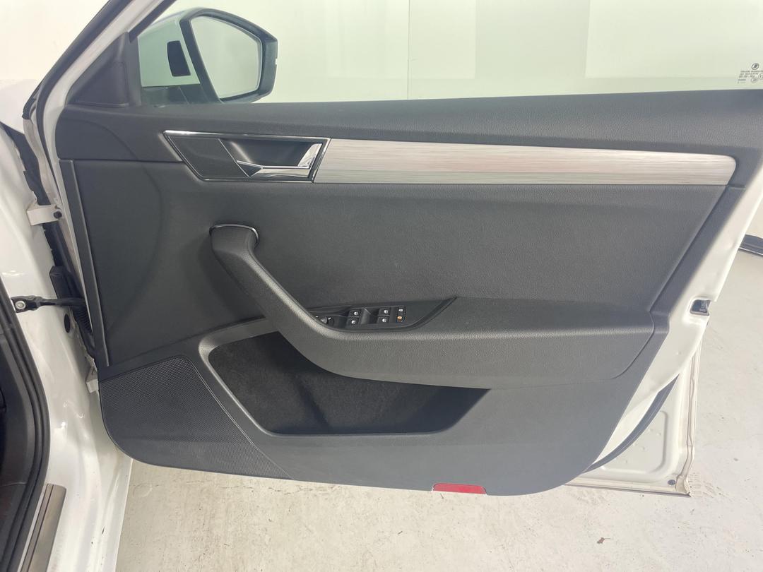 Photo '15' of Skoda Superb