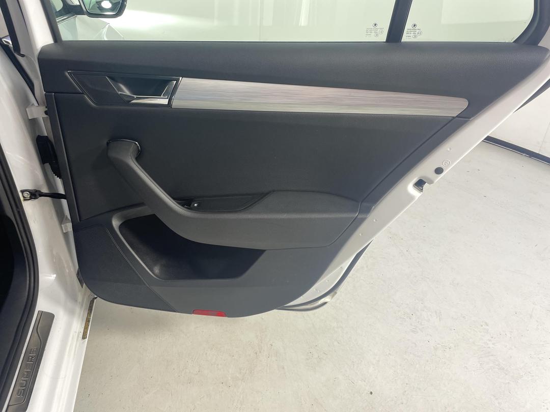 Photo '19' of Skoda Superb