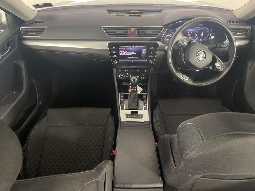 Photo '17' of Skoda Superb