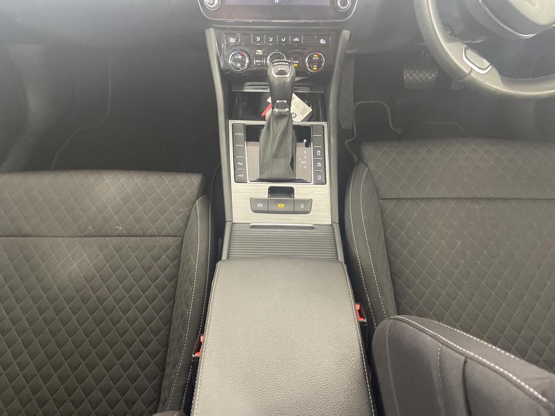 Photo '18' of Skoda Superb