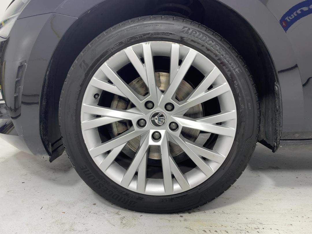 Photo '10' of Skoda Superb