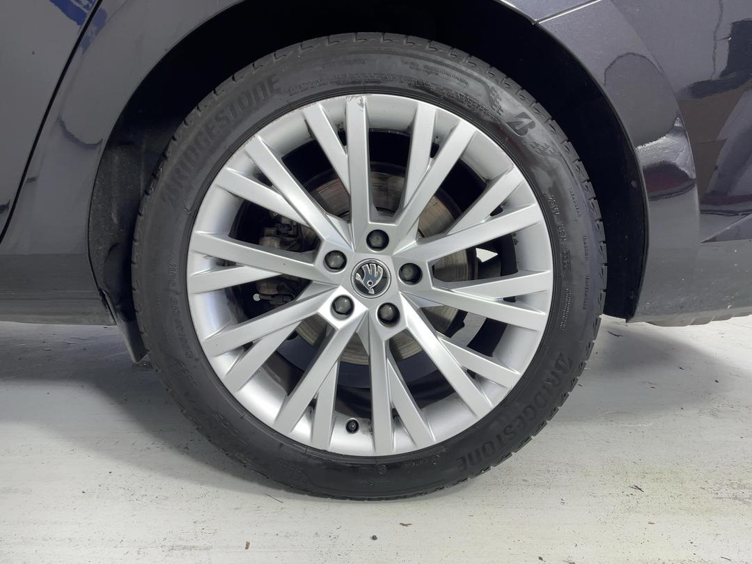 Photo '11' of Skoda Superb