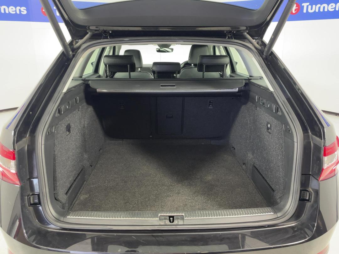 Photo '14' of Skoda Superb