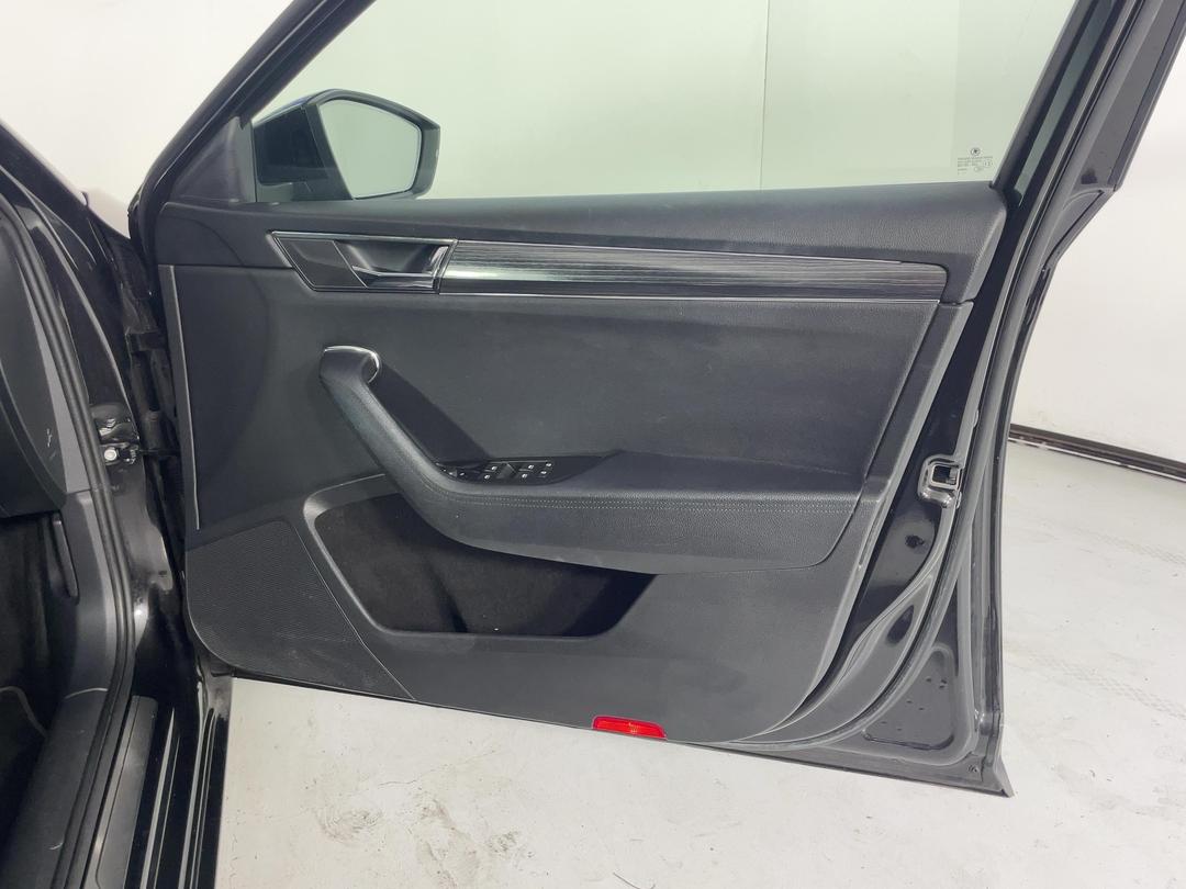 Photo '15' of Skoda Superb