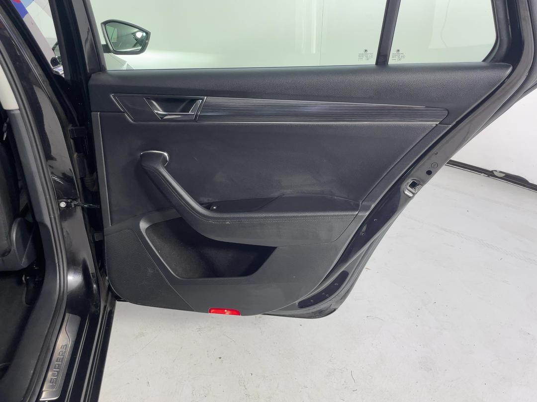Photo '19' of Skoda Superb