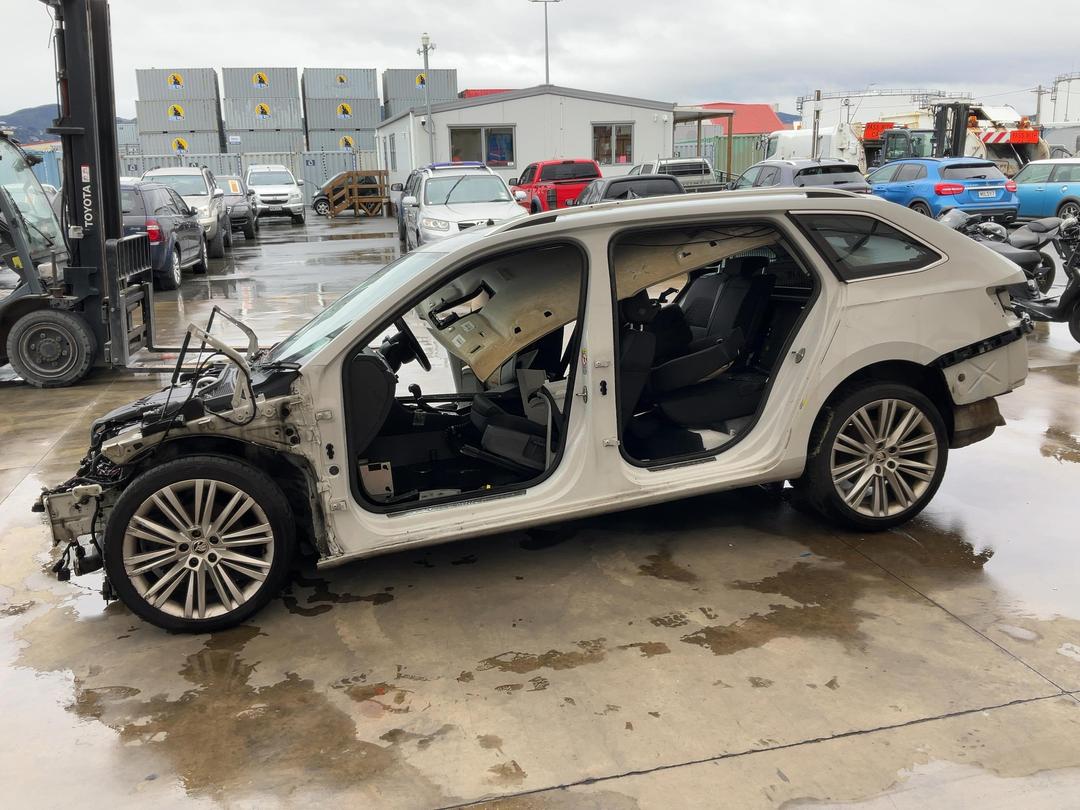 Photo '4' of Skoda Superb WGN Ambition 162KW Photo '4' of Skoda Superb WGN Ambition 162KW