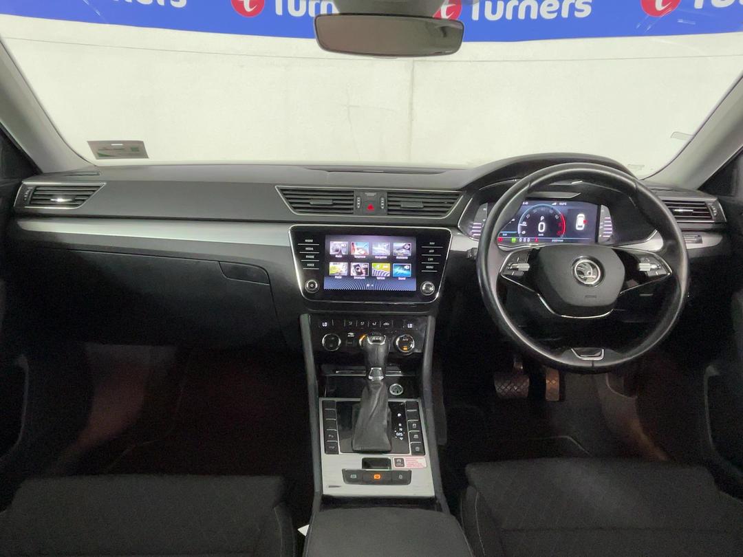 Photo '17' of Skoda Superb