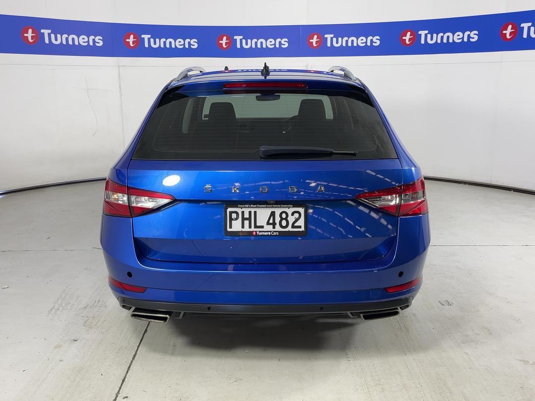 Photo '6' of Skoda Superb