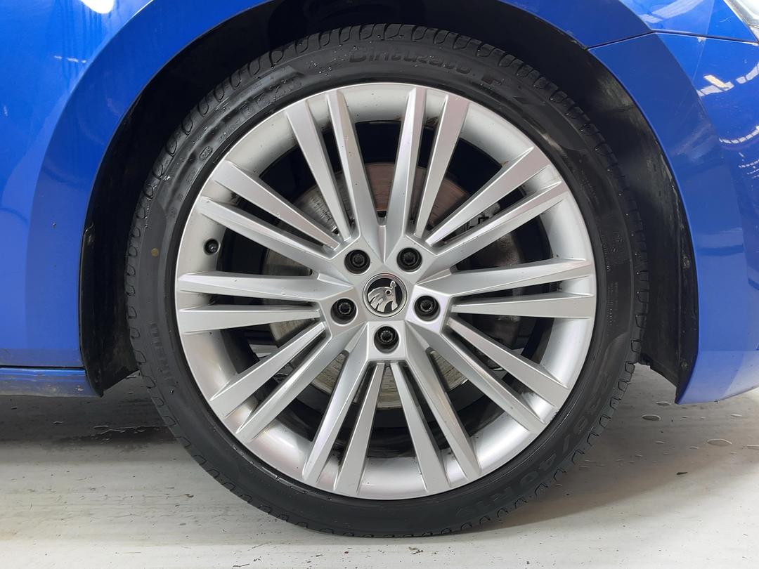 Photo '9' of Skoda Superb