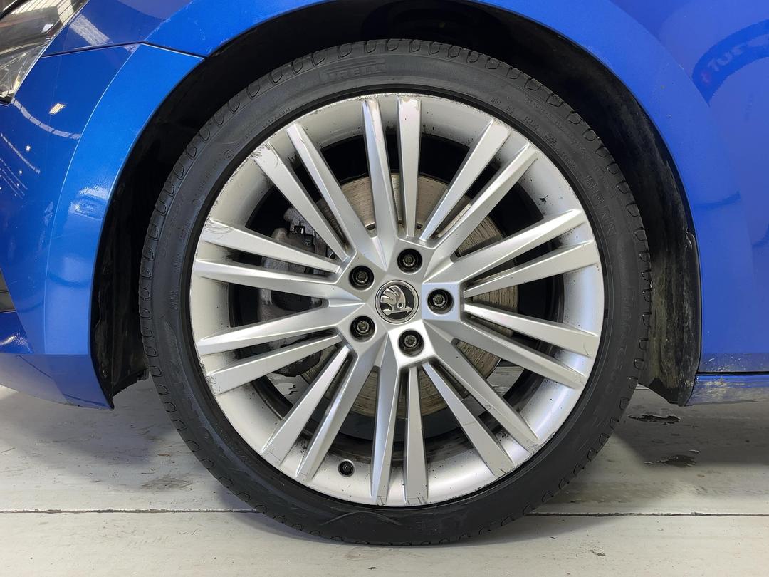 Photo '10' of Skoda Superb