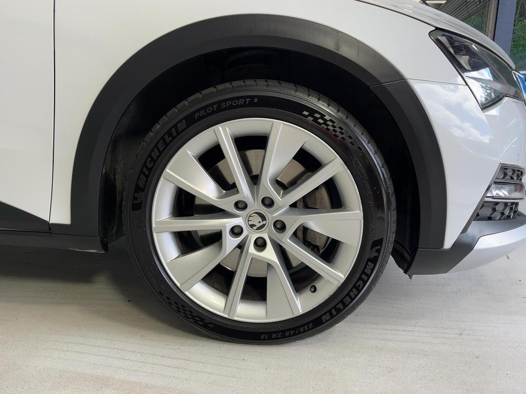 Photo '9' of Skoda Superb