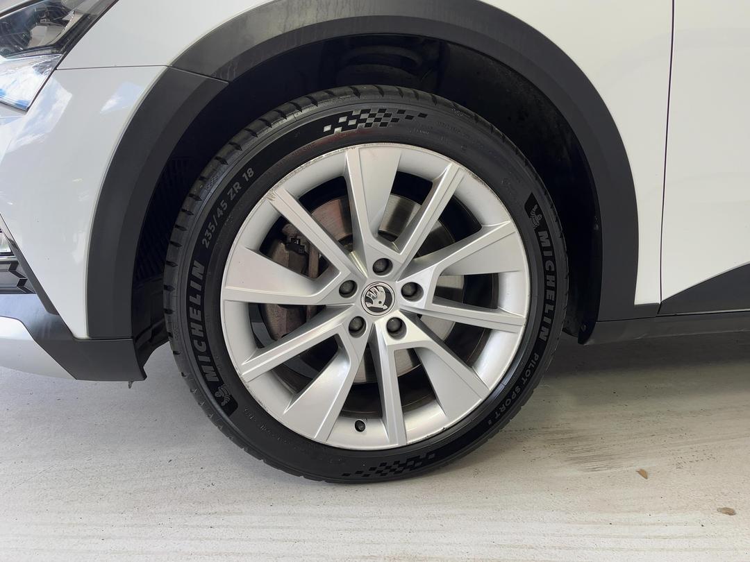 Photo '10' of Skoda Superb