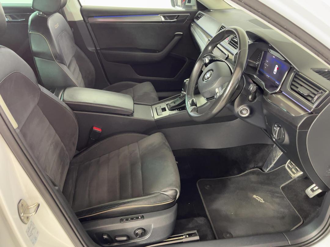 Photo '16' of Skoda Superb