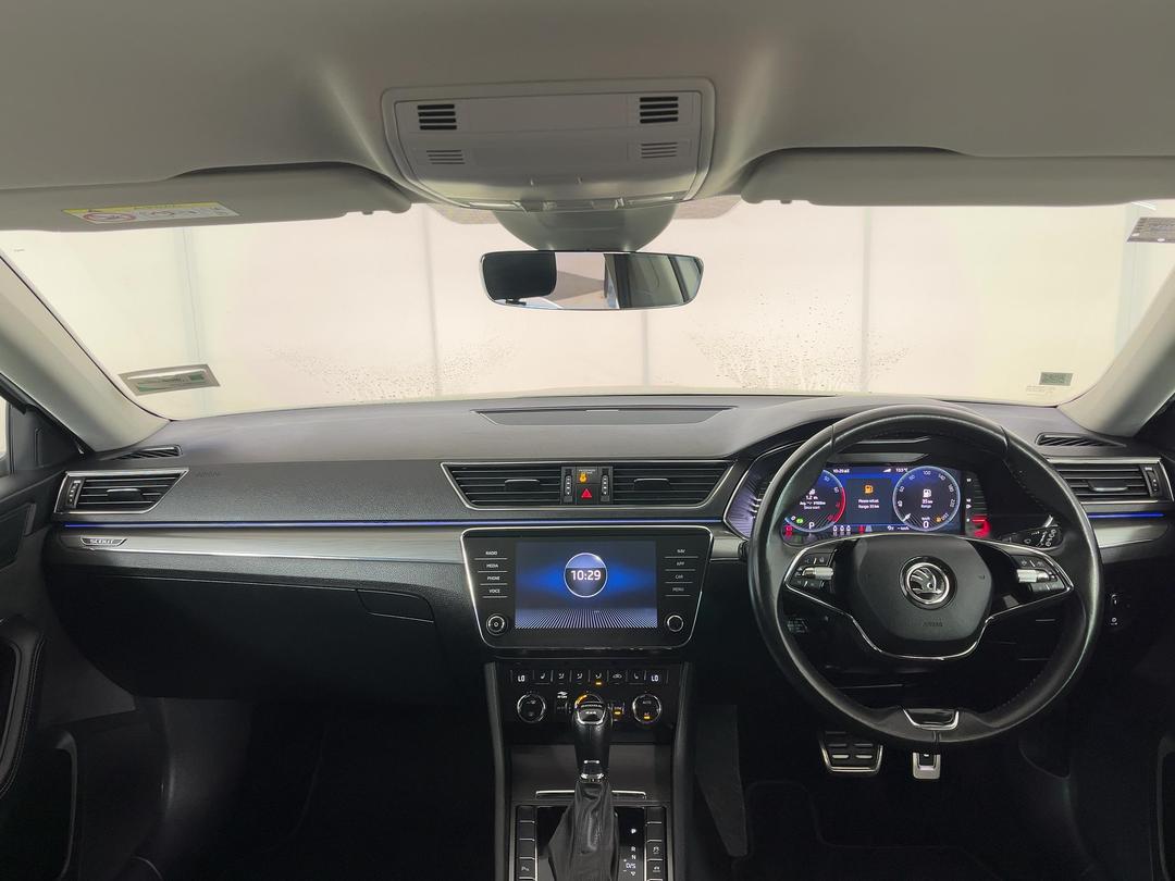 Photo '17' of Skoda Superb