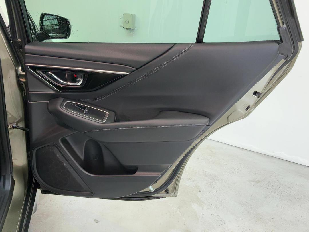 Photo '19' of Subaru Outback
