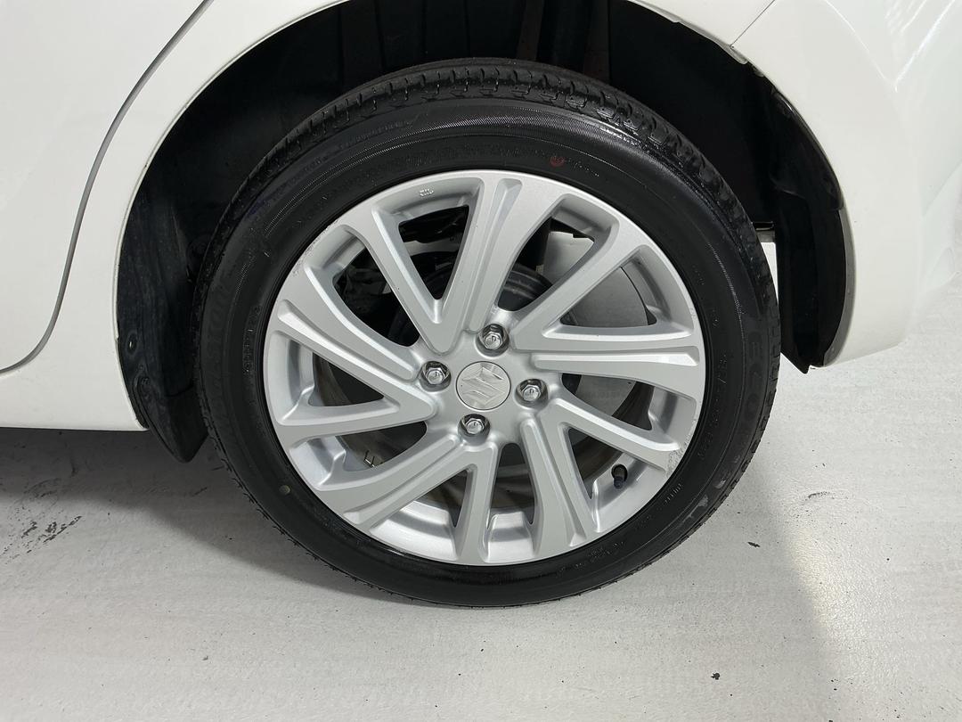 Photo '11' of Suzuki Swift