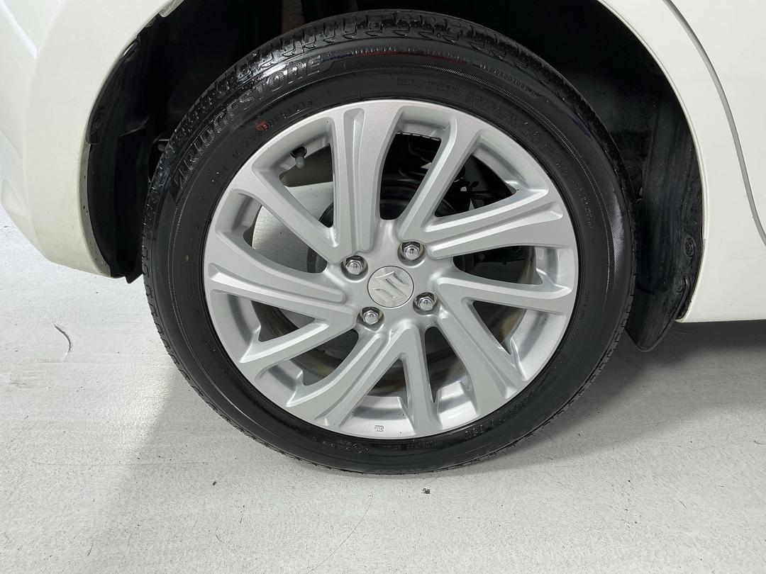 Photo '12' of Suzuki Swift