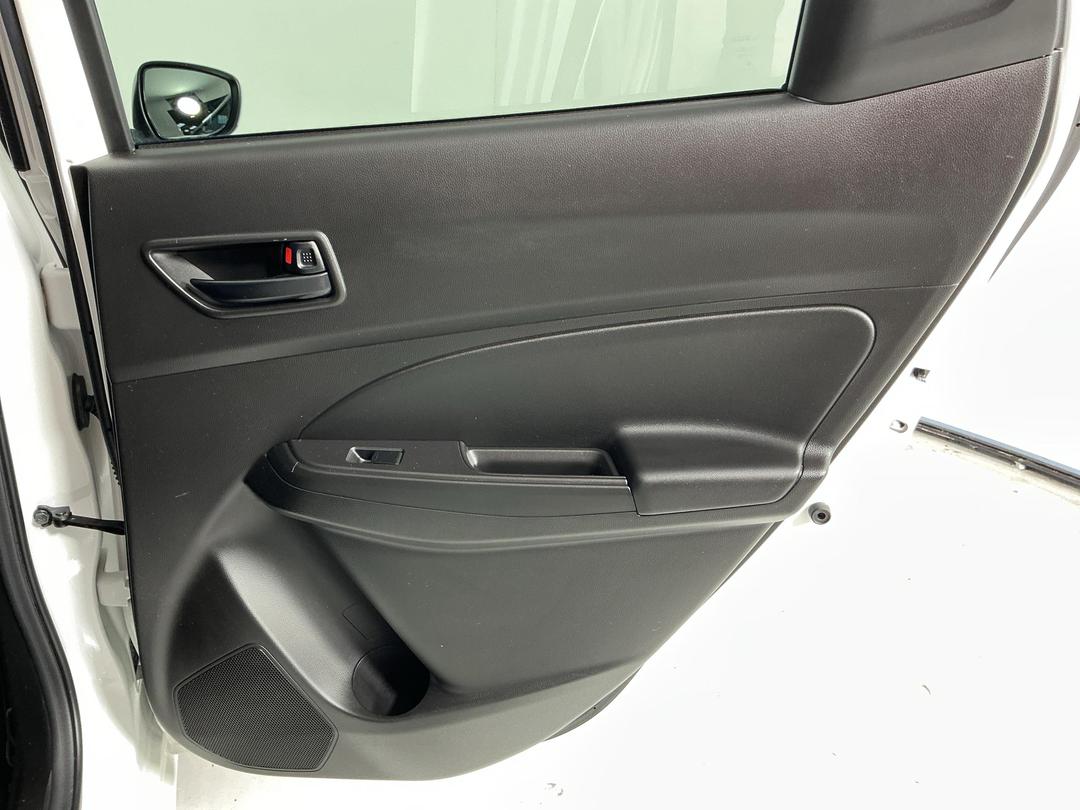 Photo '19' of Suzuki Swift