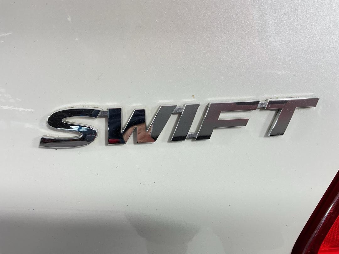 Photo '28' of Suzuki Swift