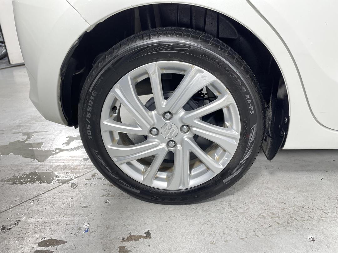 Photo '12' of Suzuki Swift