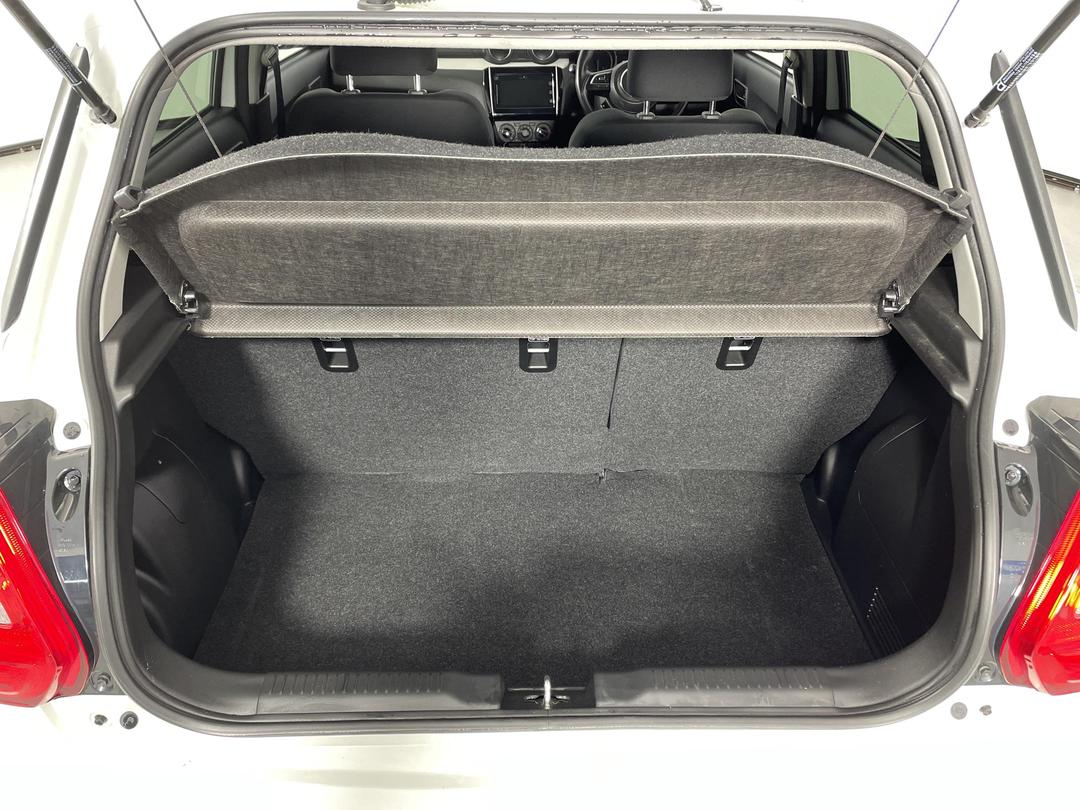 Photo '14' of Suzuki Swift