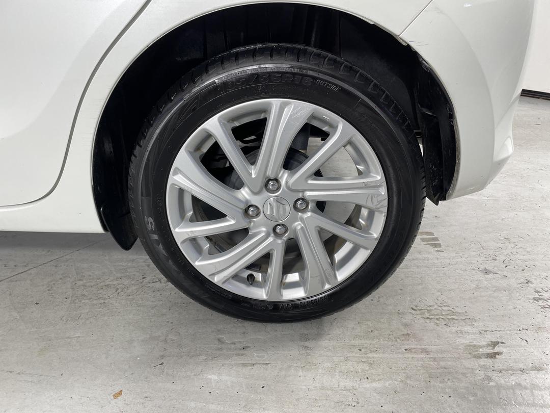 Photo '11' of Suzuki Swift