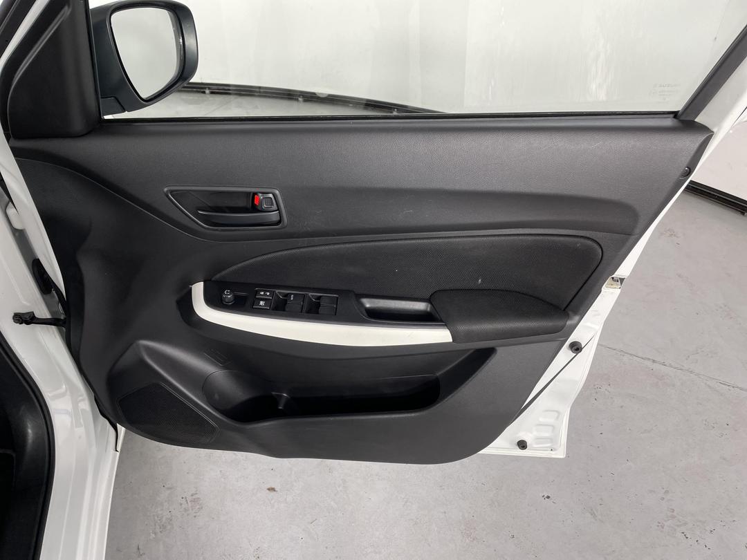 Photo '15' of Suzuki Swift