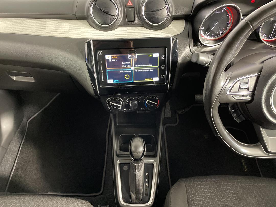 Photo '18' of Suzuki Swift