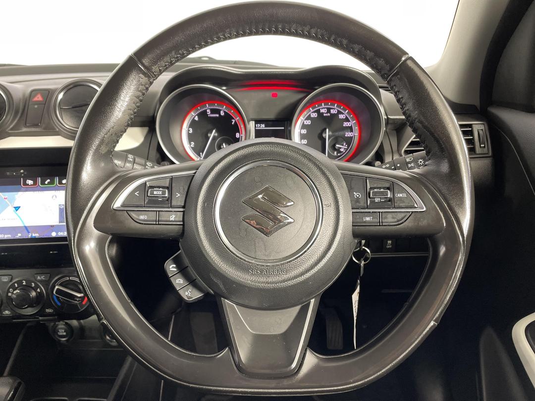 Photo '30' of Suzuki Swift