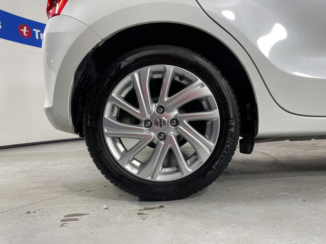 Photo '12' of Suzuki Swift