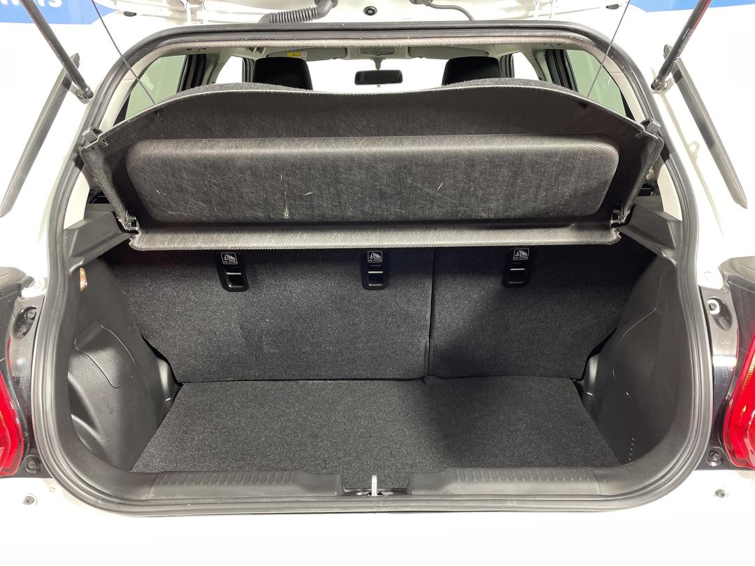 Photo '14' of Suzuki Swift