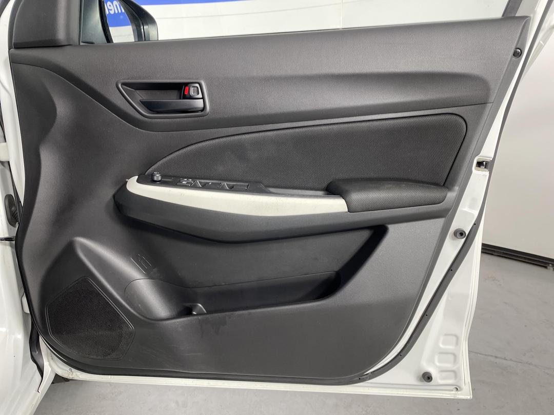 Photo '15' of Suzuki Swift