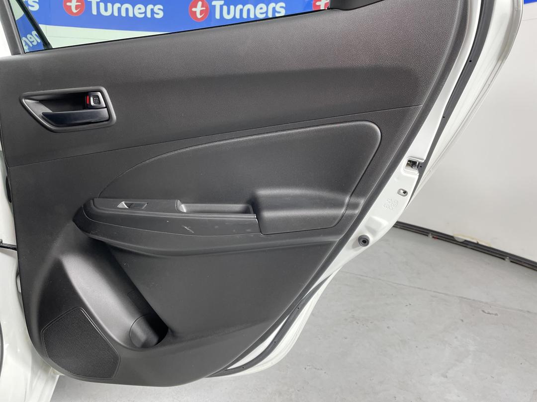 Photo '19' of Suzuki Swift