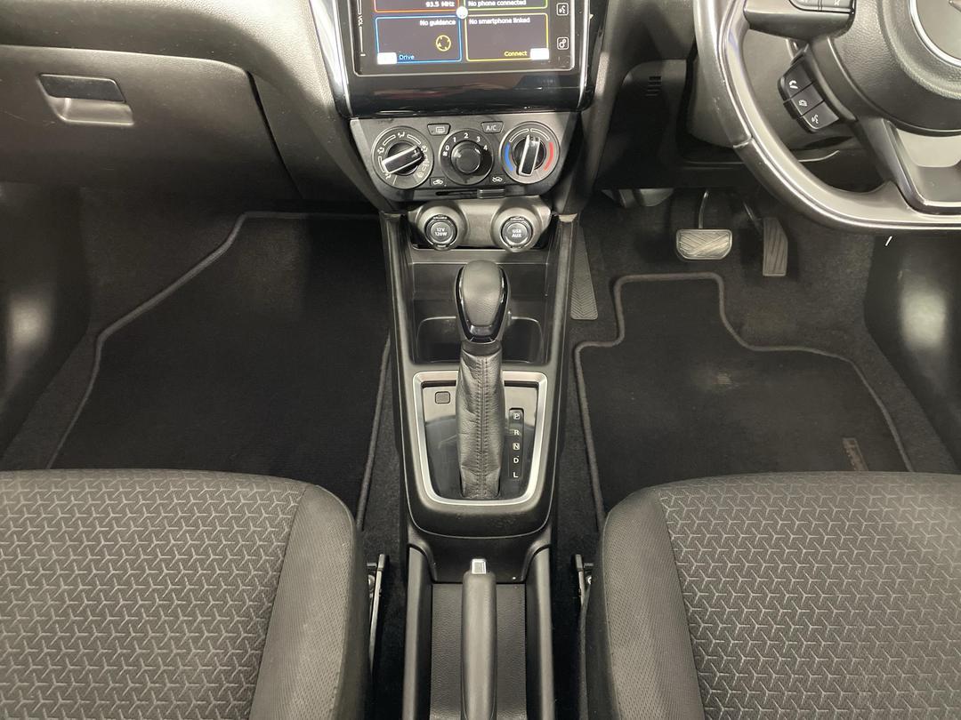 Photo '18' of Suzuki Swift