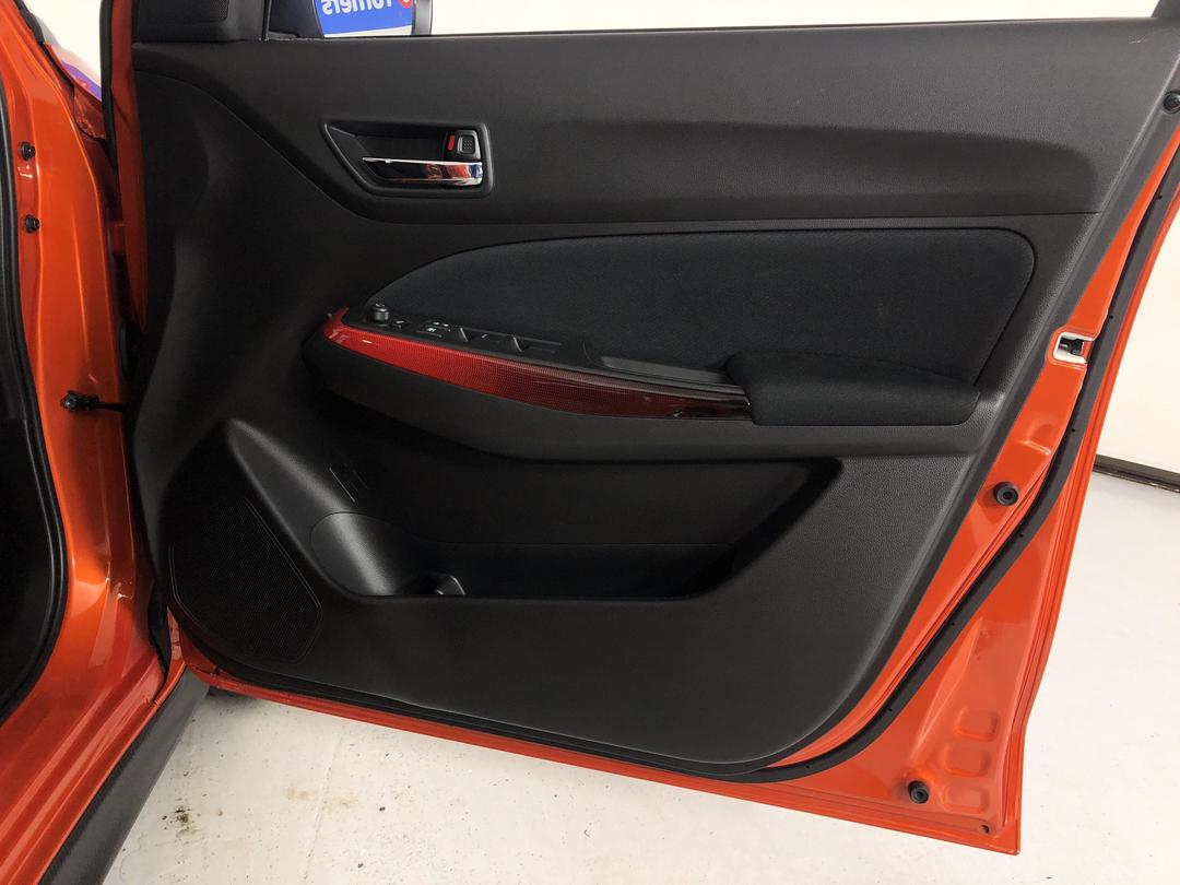 Photo '15' of Suzuki Swift