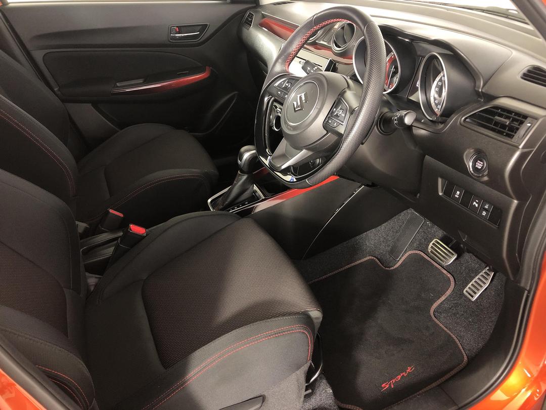 Photo '16' of Suzuki Swift