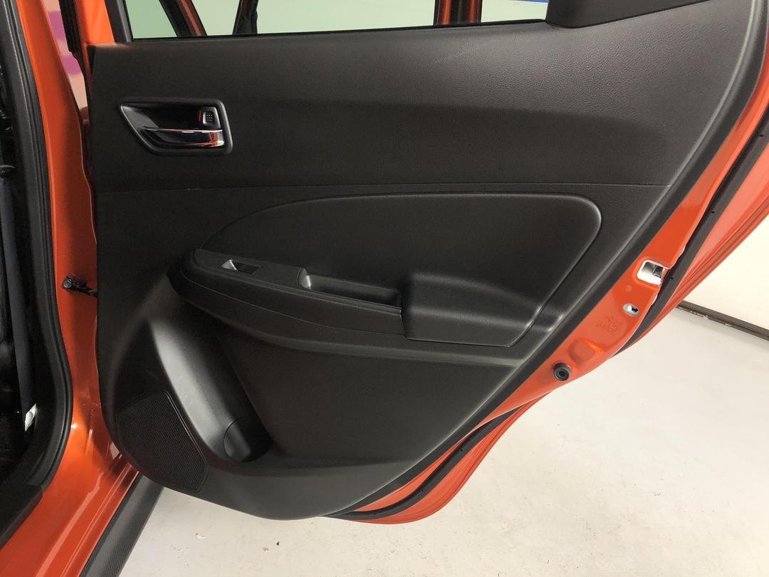 Photo '19' of Suzuki Swift