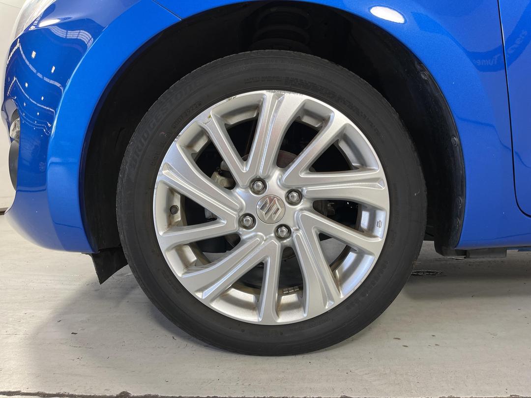 Photo '10' of Suzuki Swift