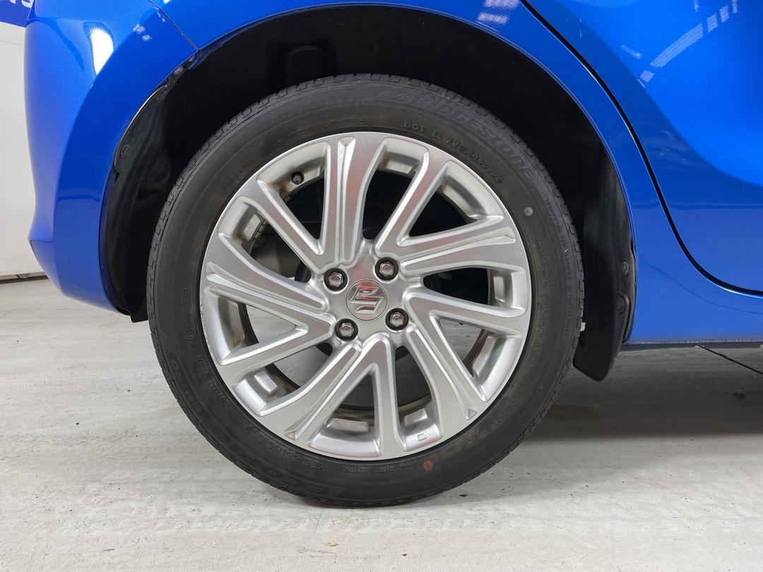 Photo '12' of Suzuki Swift