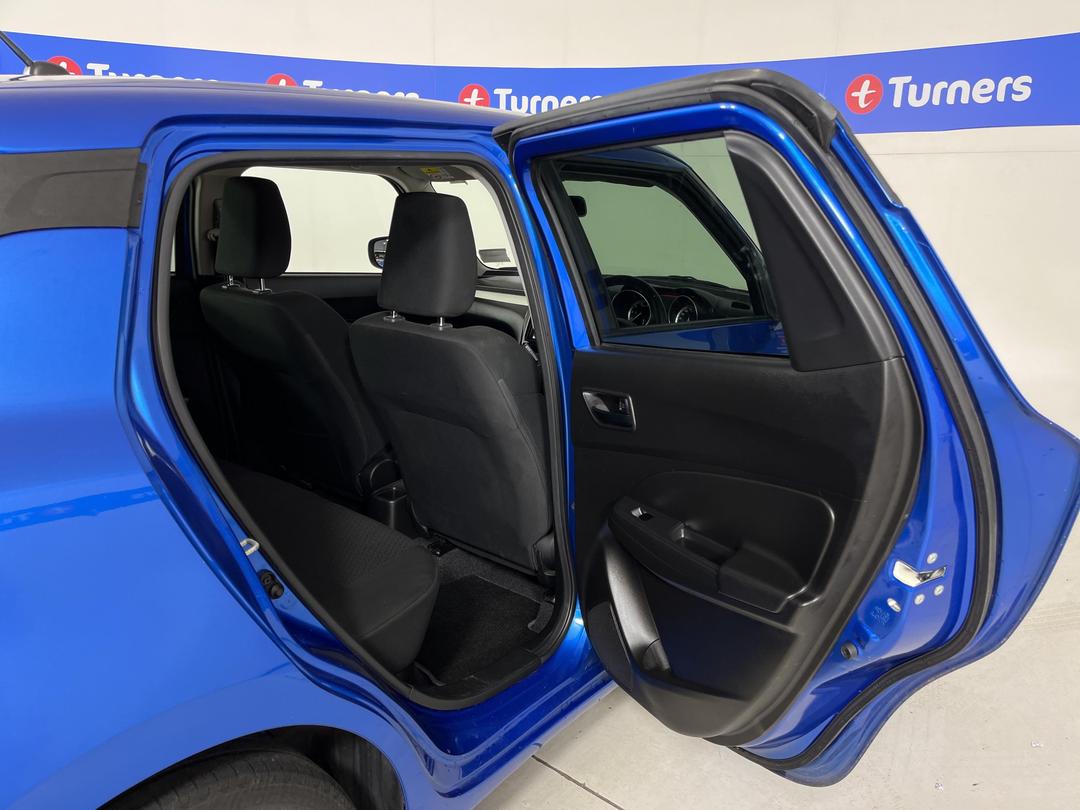 Photo '19' of Suzuki Swift