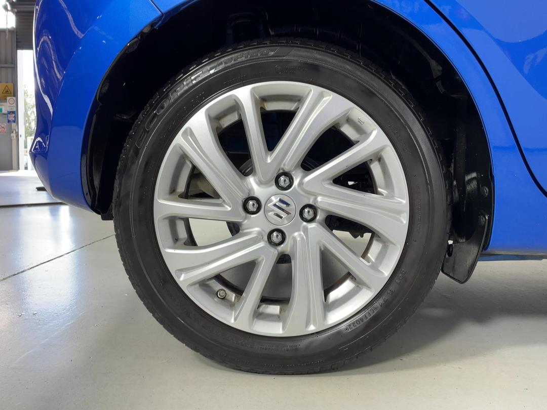 Photo '12' of Suzuki Swift