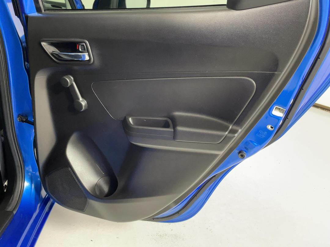 Photo '19' of Suzuki Swift