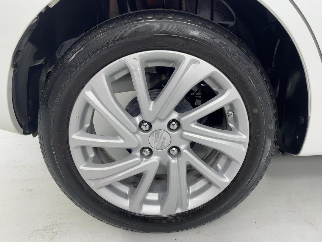 Photo '12' of Suzuki Swift