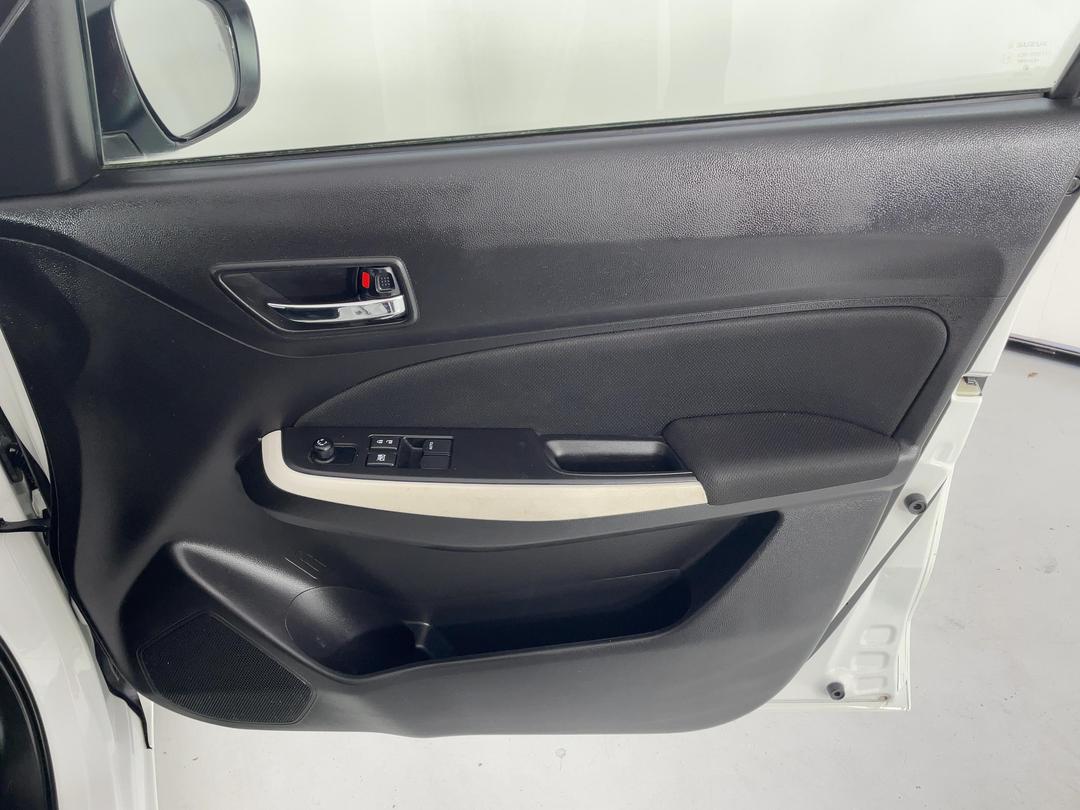 Photo '15' of Suzuki Swift