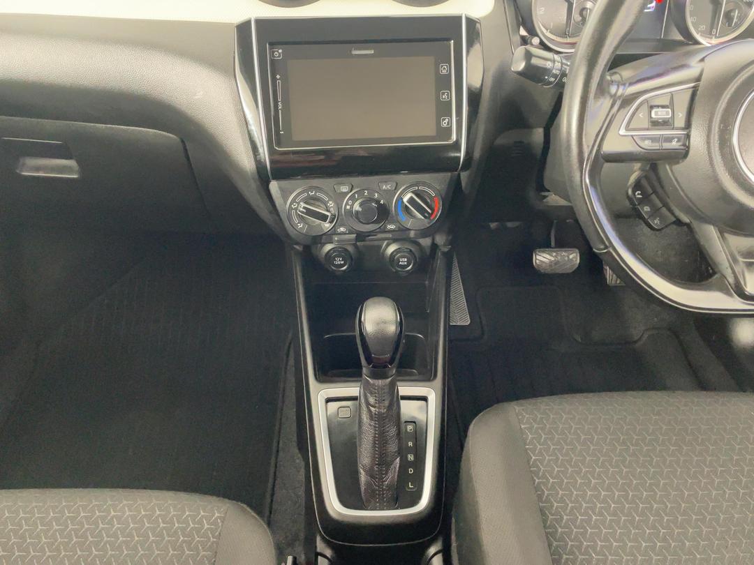 Photo '18' of Suzuki Swift