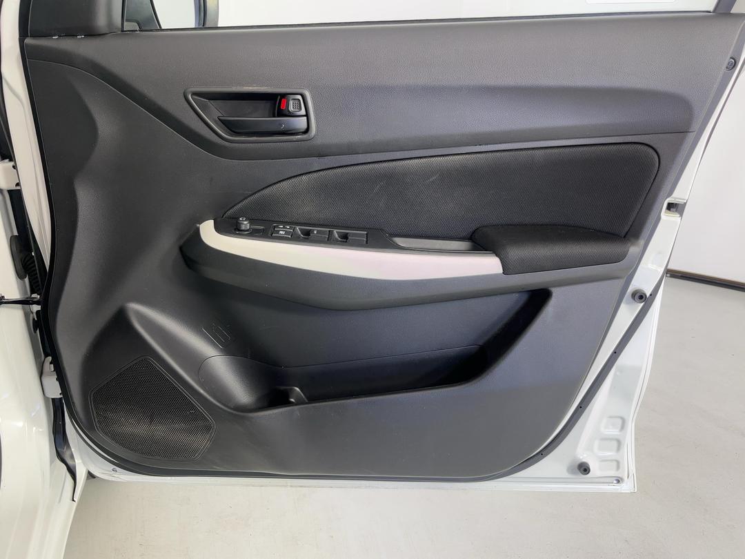 Photo '15' of Suzuki Swift