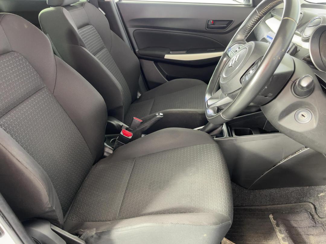 Photo '16' of Suzuki Swift