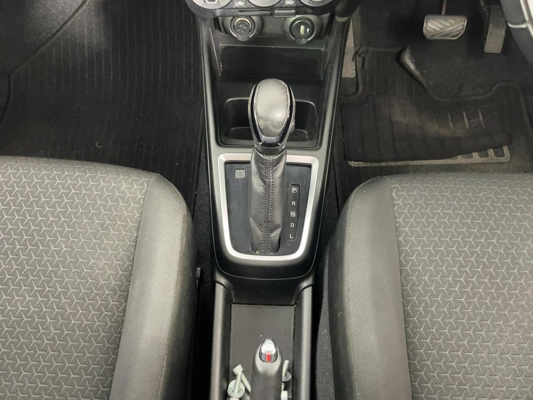 Photo '18' of Suzuki Swift